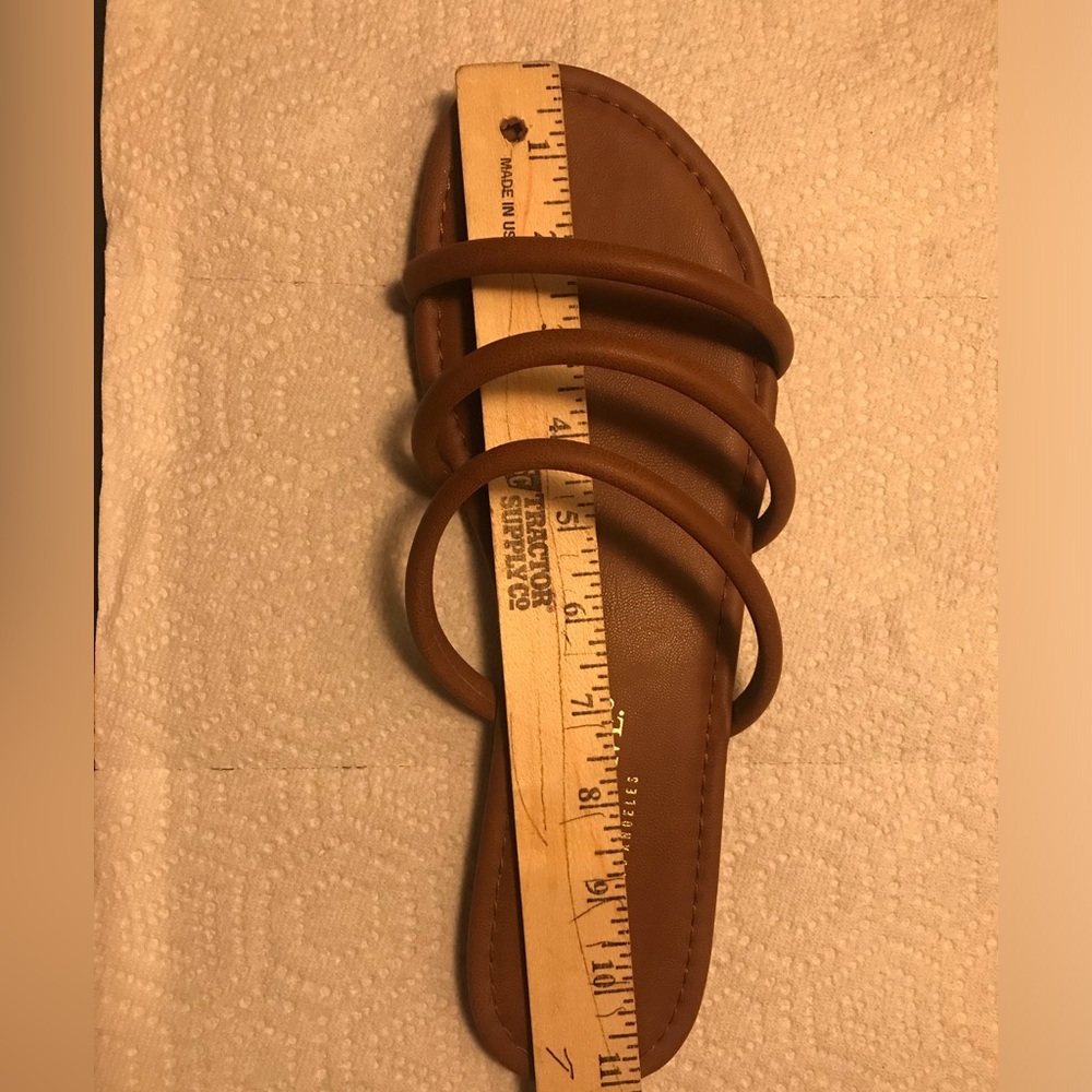 Melrose Ave sandal size 12 Brown Three Strap, 100% Vegan. Barely Worn Like New - Picture 5 of 8